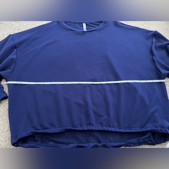 Fabletics M Navy Cropped Crewneck Pullover Athleisure Minimalist Scuba Top *Flaw - Picture 5 of 6